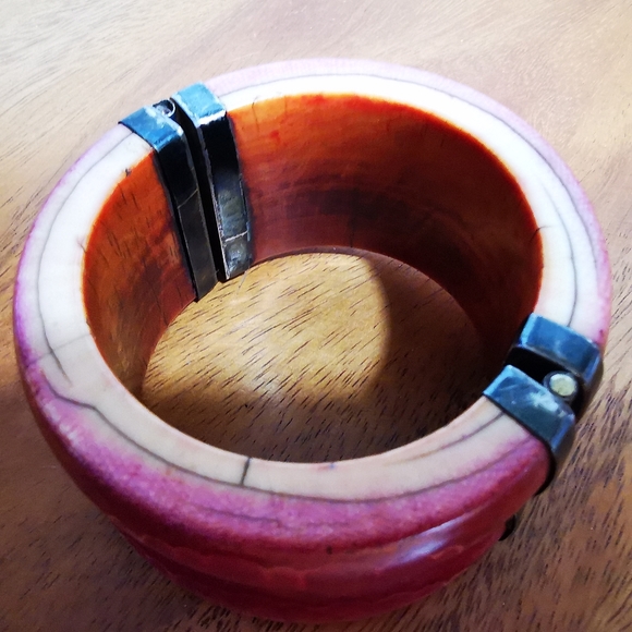 Vintage Henna Dyed Bone and Silver Tone Statement Cuff Bracelet - Picture 9 of 16